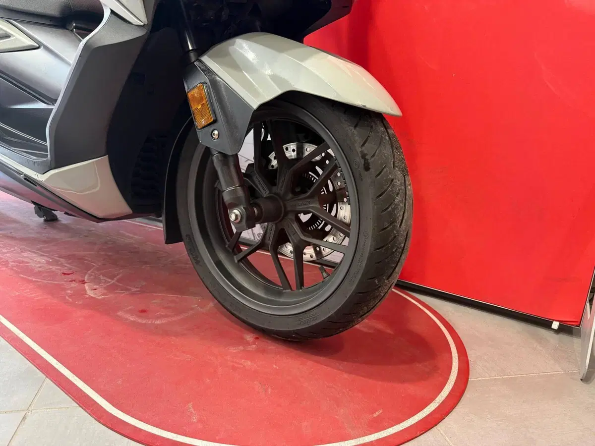 Honda Forza 350 Deluxe (2022 - 24) (10)