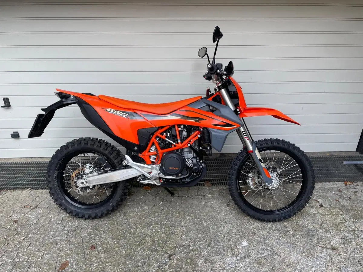 KTM 690 Enduro R (2022 - 25) (3)