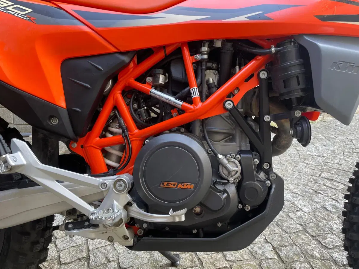 KTM 690 Enduro R (2022 - 25) (5)
