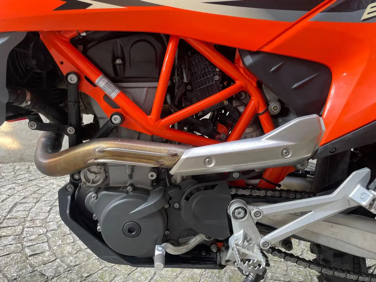 KTM 690 Enduro R (2022 - 25) (6)