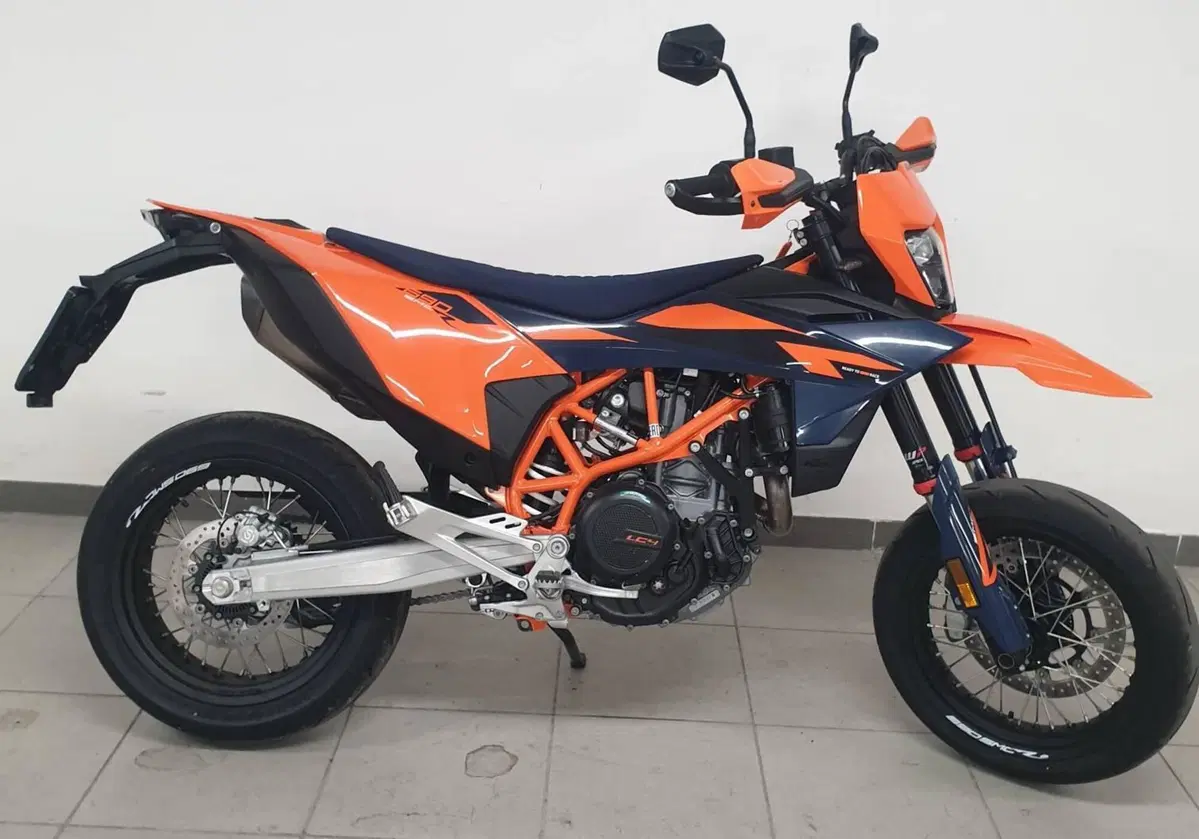 KTM 690 SMC R (2026 - 27) (2)