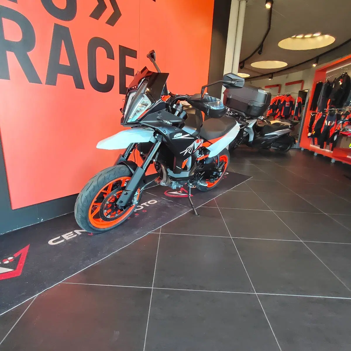 KTM 890 SMT (2023 - 25) (9)