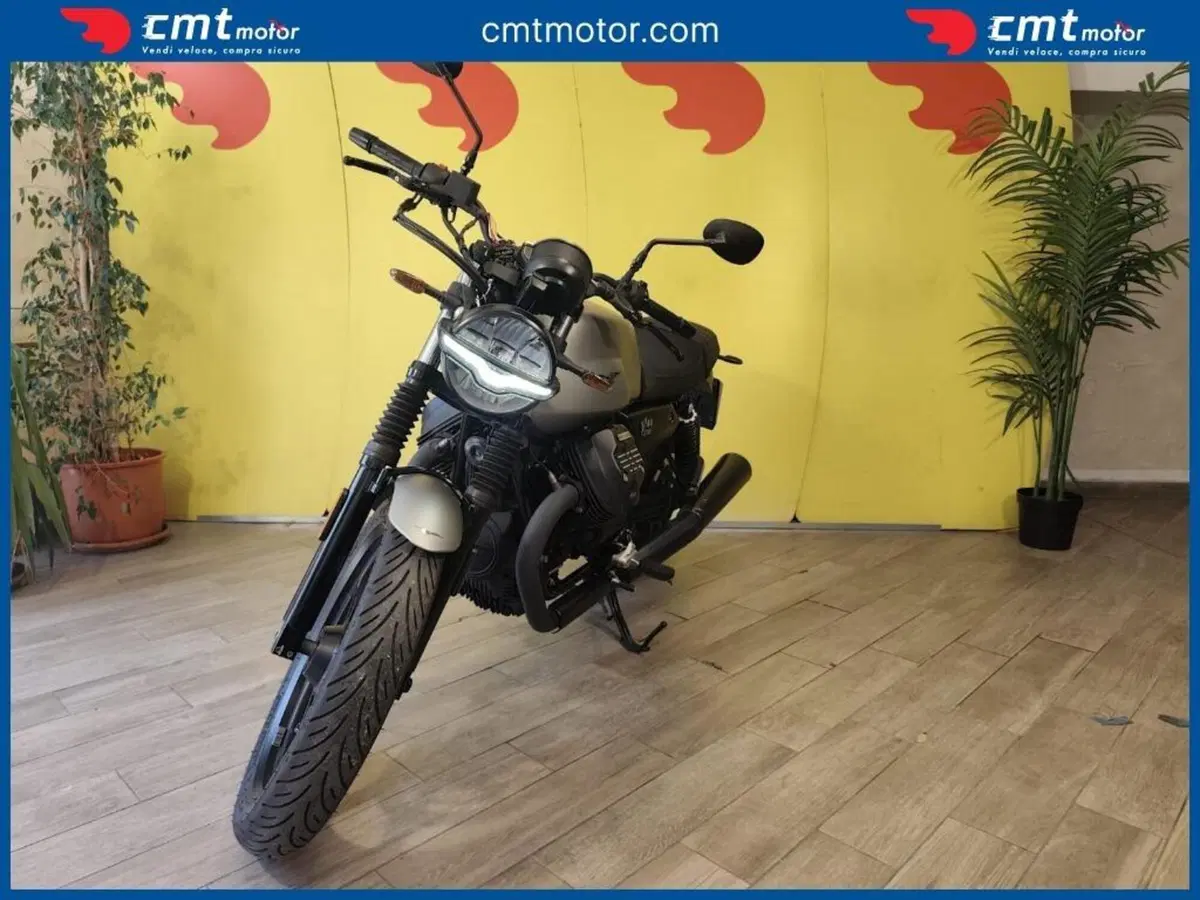 Moto Guzzi V7 Stone (2021 - 24) (2)