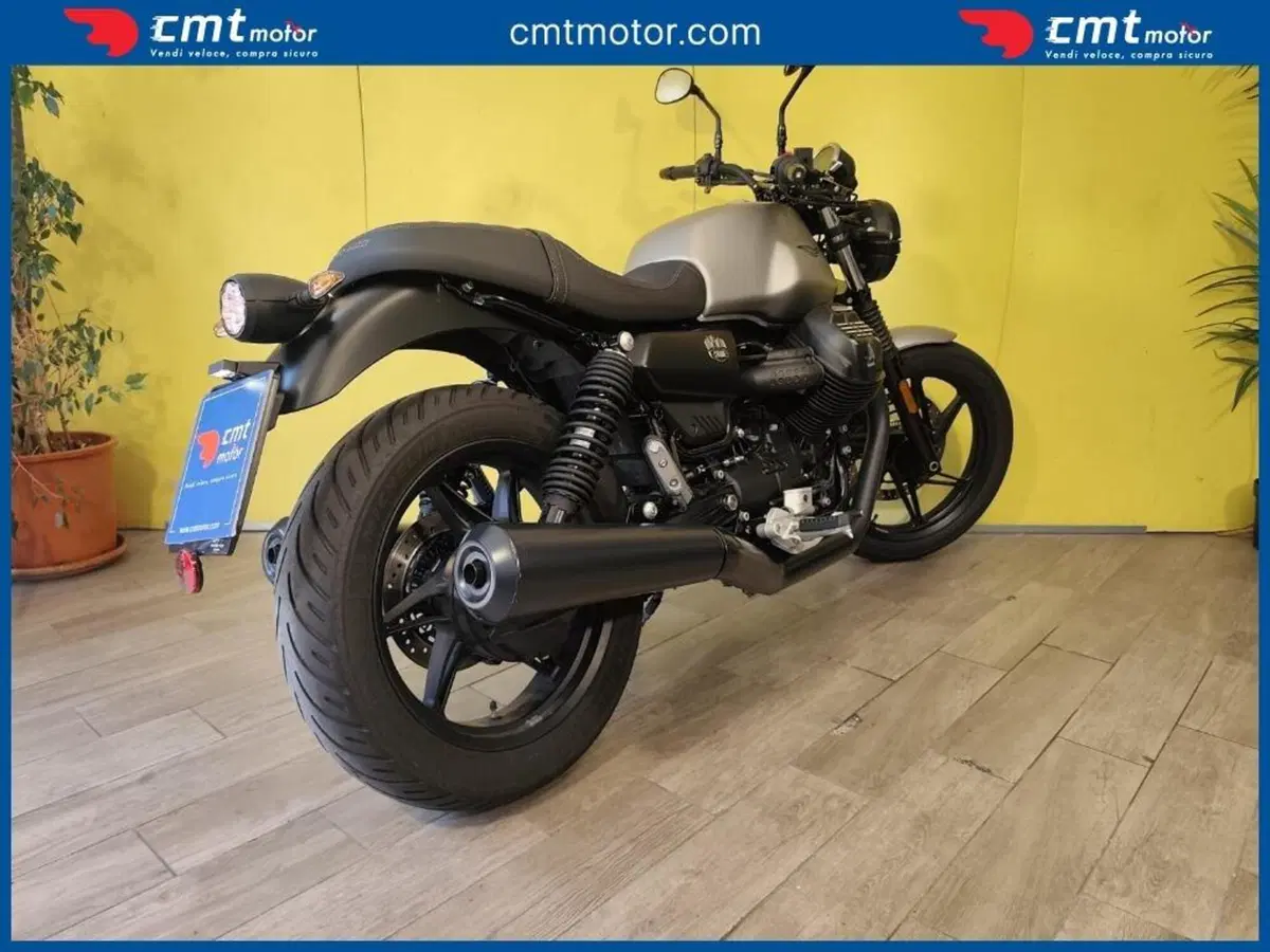 Moto Guzzi V7 Stone (2021 - 24) (4)