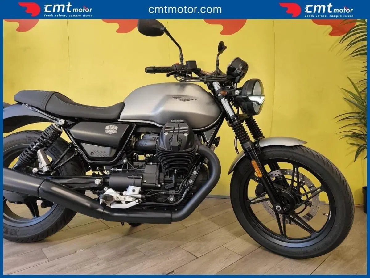 Moto Guzzi V7 Stone (2021 - 24) (6)