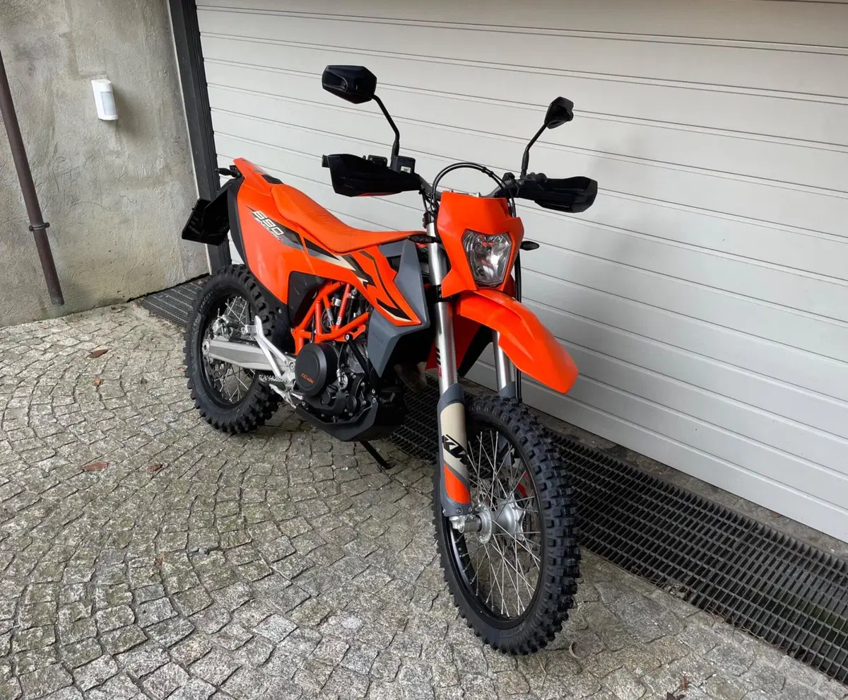KTM 690 Enduro R (2022 - 25) (2)