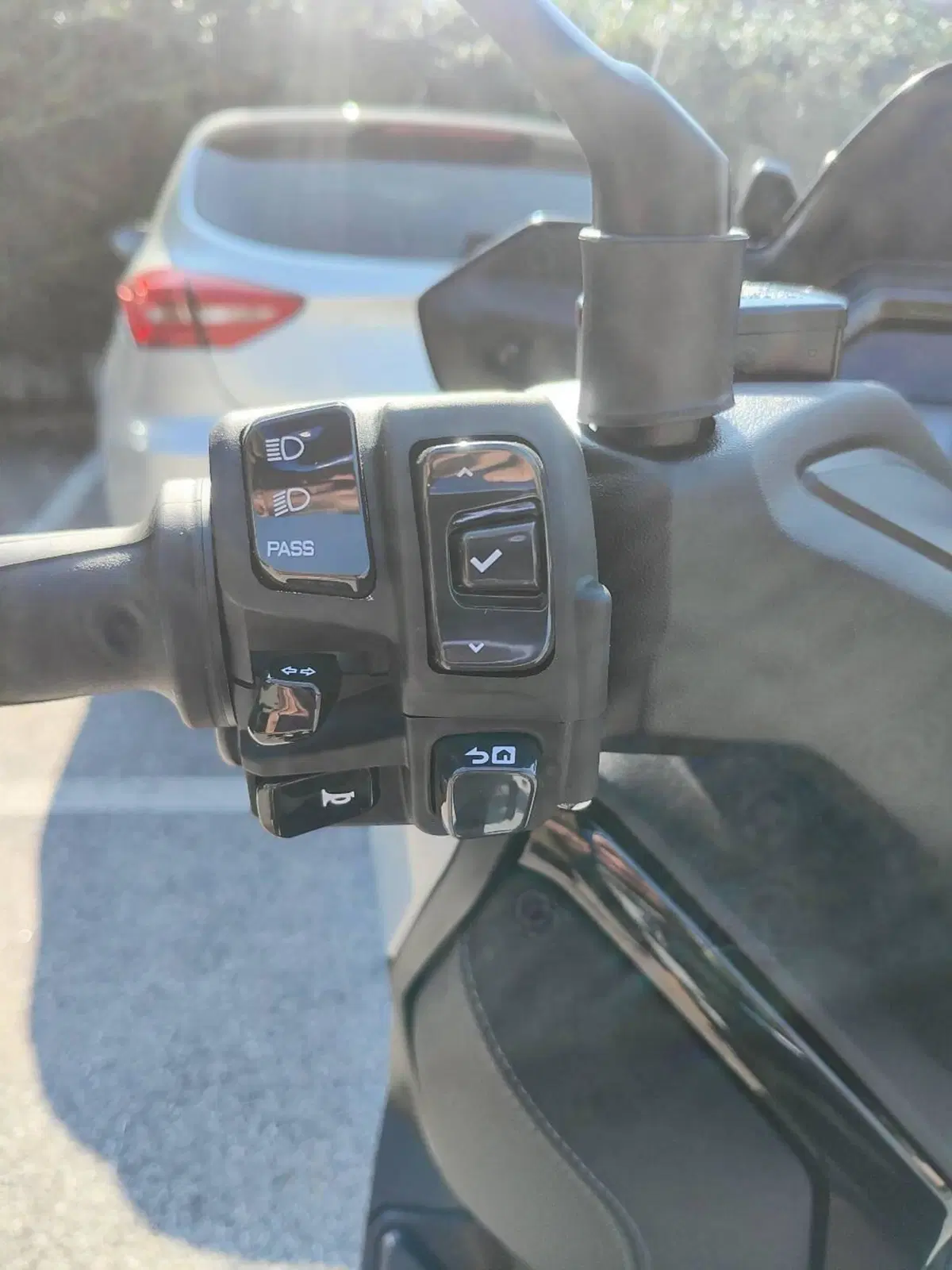 Yamaha X-Max 300 Tech Max+ (2025 - 26) (2)