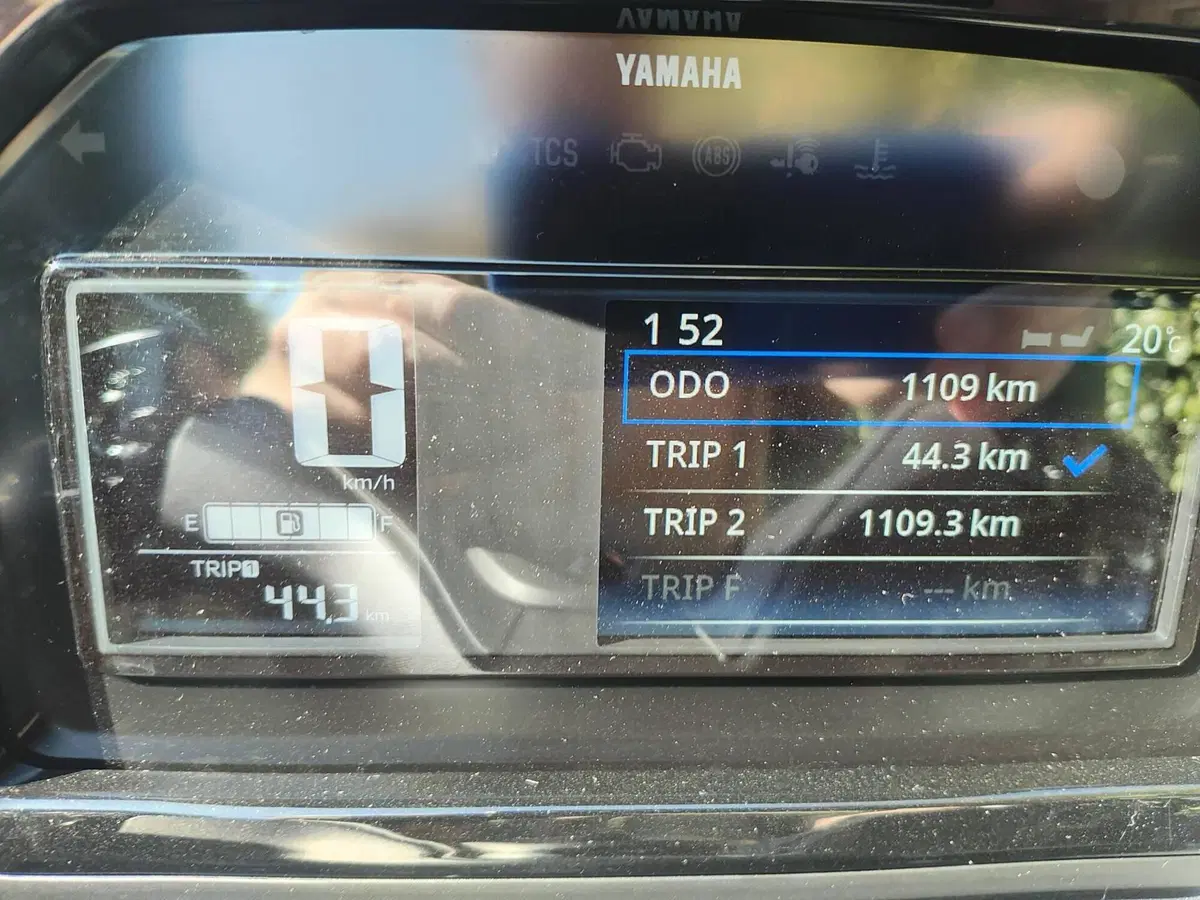 Yamaha X-Max 300 Tech Max+ (2025 - 26) (4)