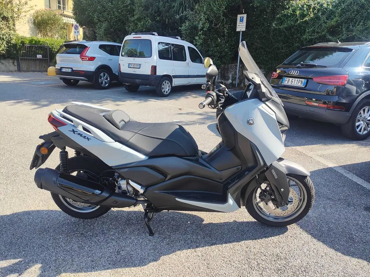 Yamaha X-Max 300 Tech Max+ (2025 - 26) (5)