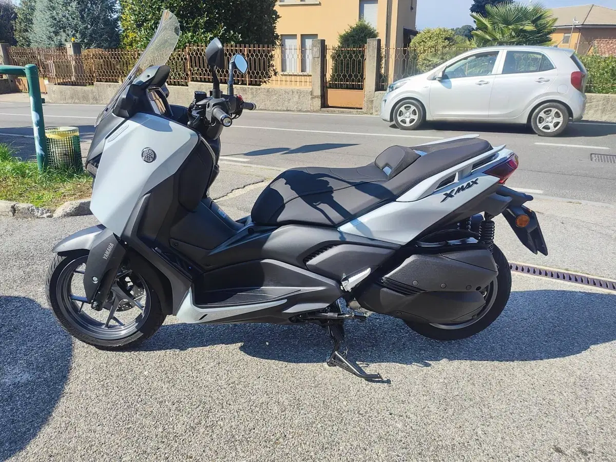 Yamaha X-Max 300 Tech Max+ (2025 - 26)