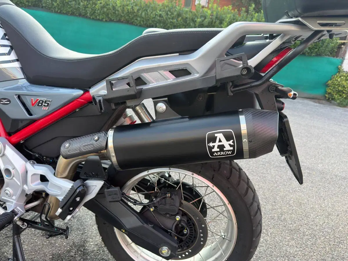 Moto Guzzi V85 TT (2024 - 26) (3)