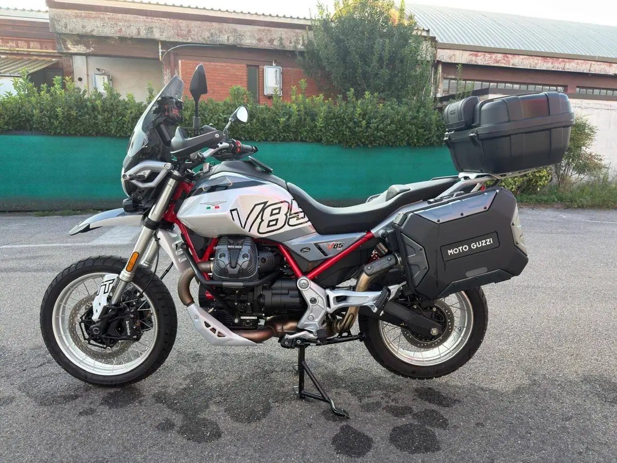 Moto Guzzi V85 TT (2024 - 26) (6)