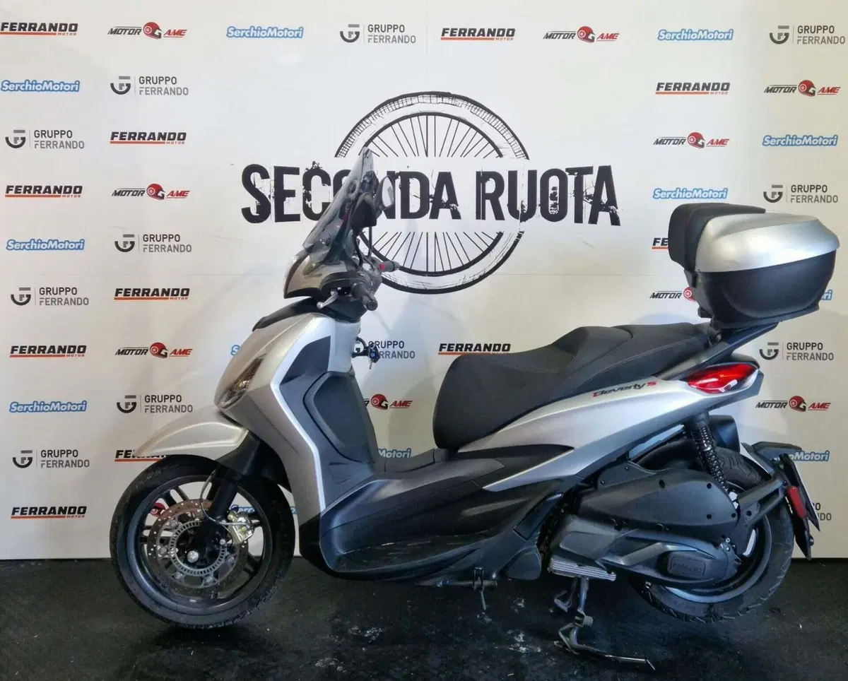 Piaggio Beverly 300 Hpe (2021) (2)