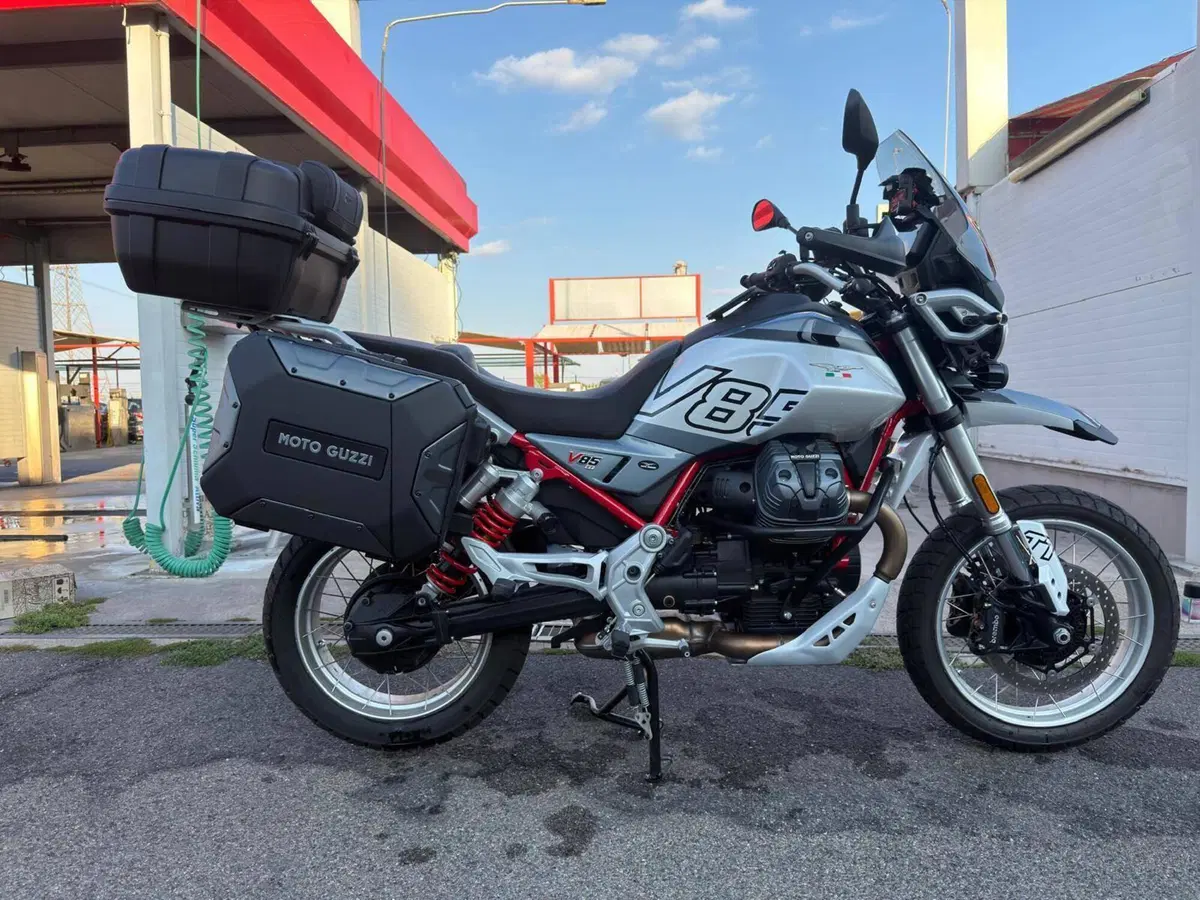 Moto Guzzi V85 TT (2024 - 26) (8)