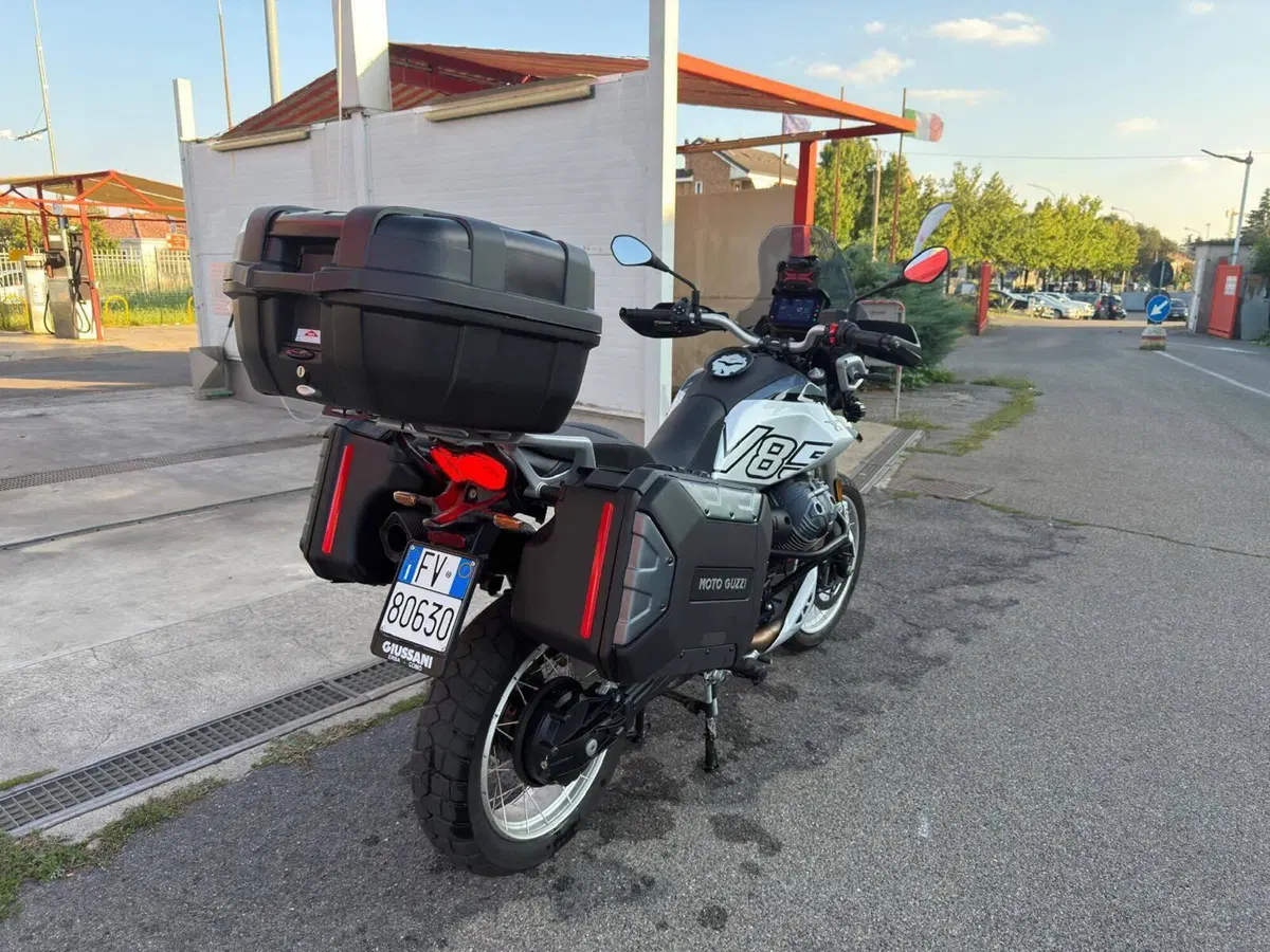 Moto Guzzi V85 TT (2024 - 26) (9)