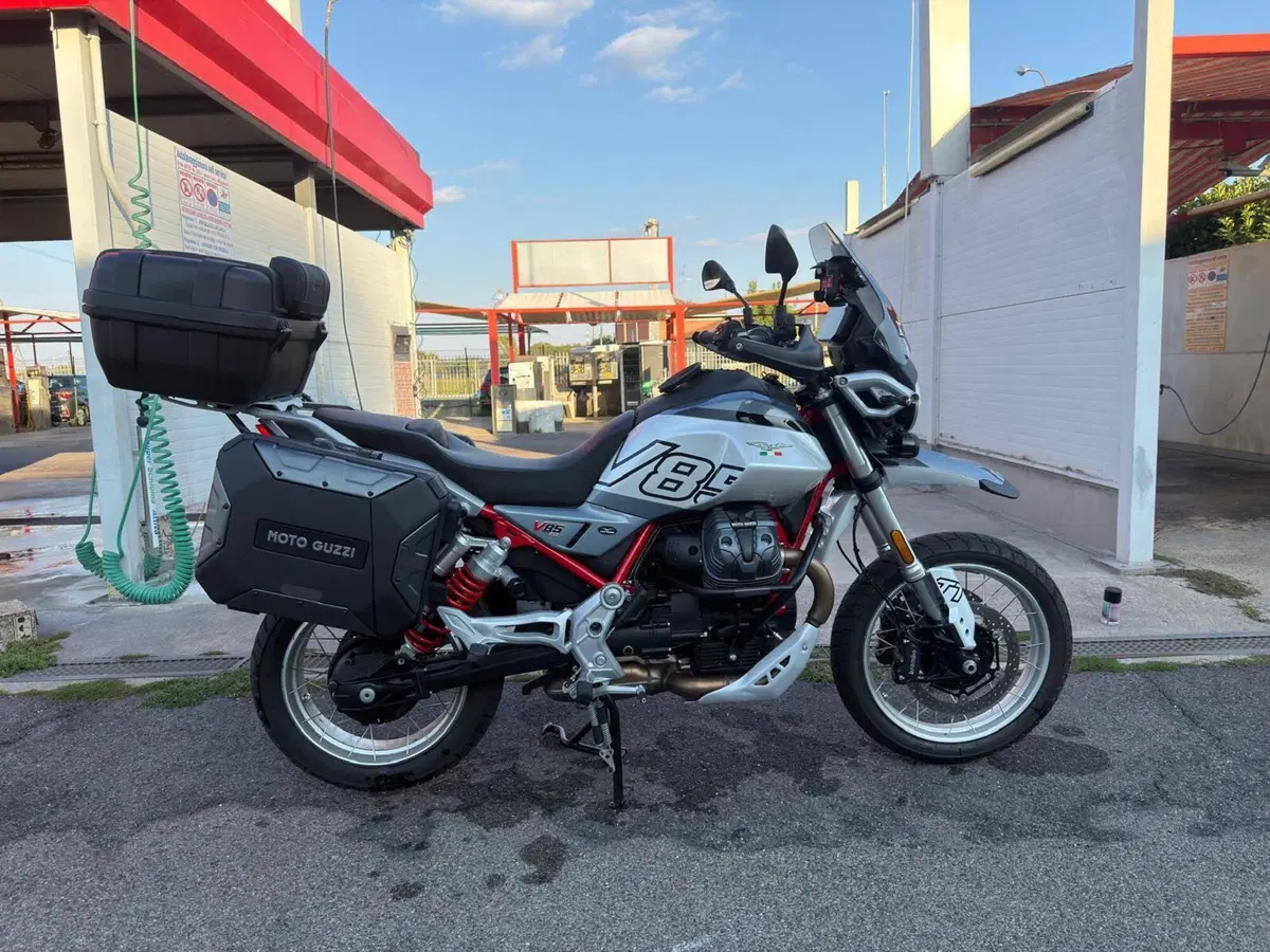 Moto Guzzi V85 TT (2024 - 26) (10)