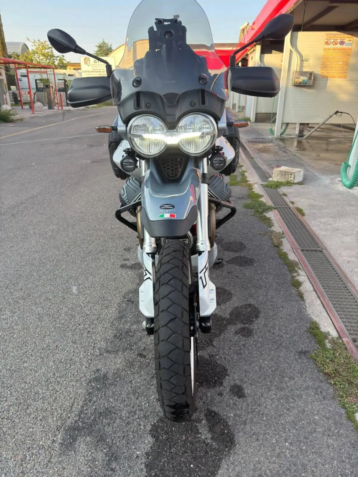 Moto Guzzi V85 TT (2024 - 26) (12)