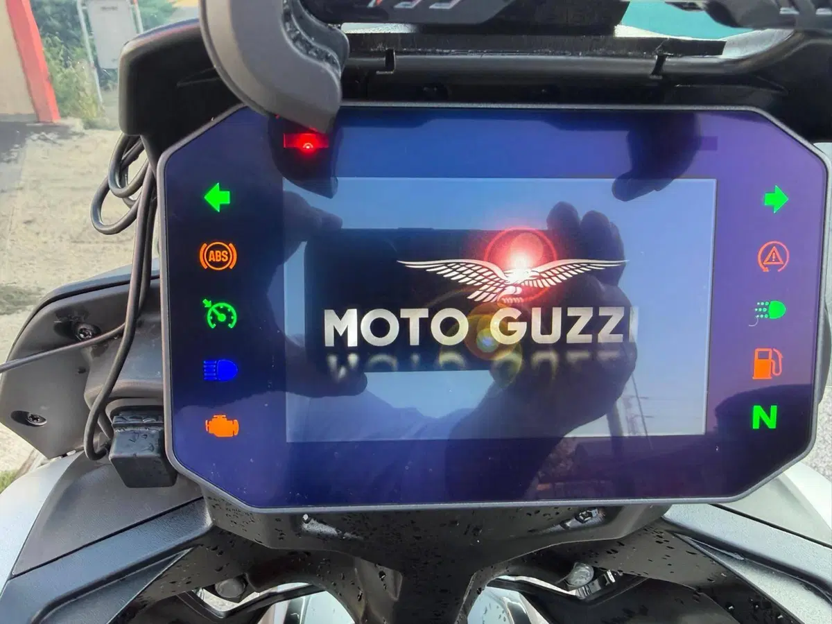 Moto Guzzi V85 TT (2024 - 26) (15)