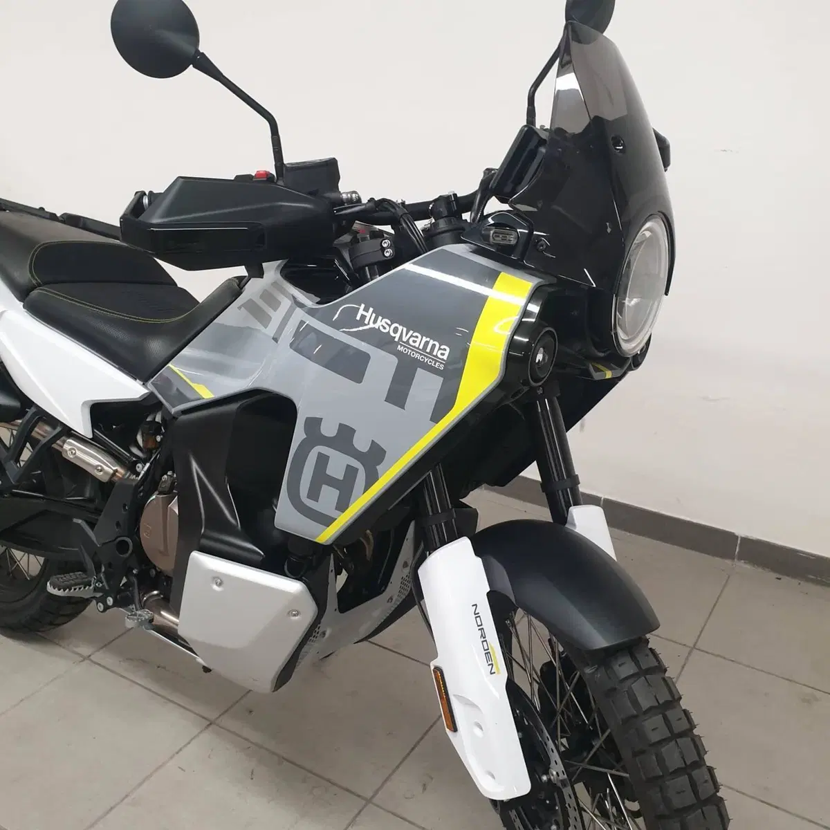 Husqvarna Norden 901 (2022 - 26) (3)