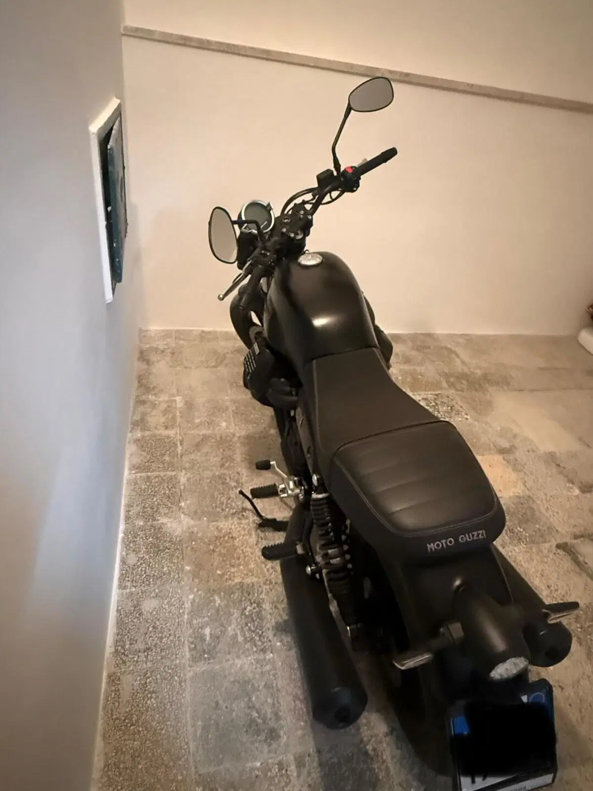 Moto Guzzi V7 Stone (2021 - 24) (2)