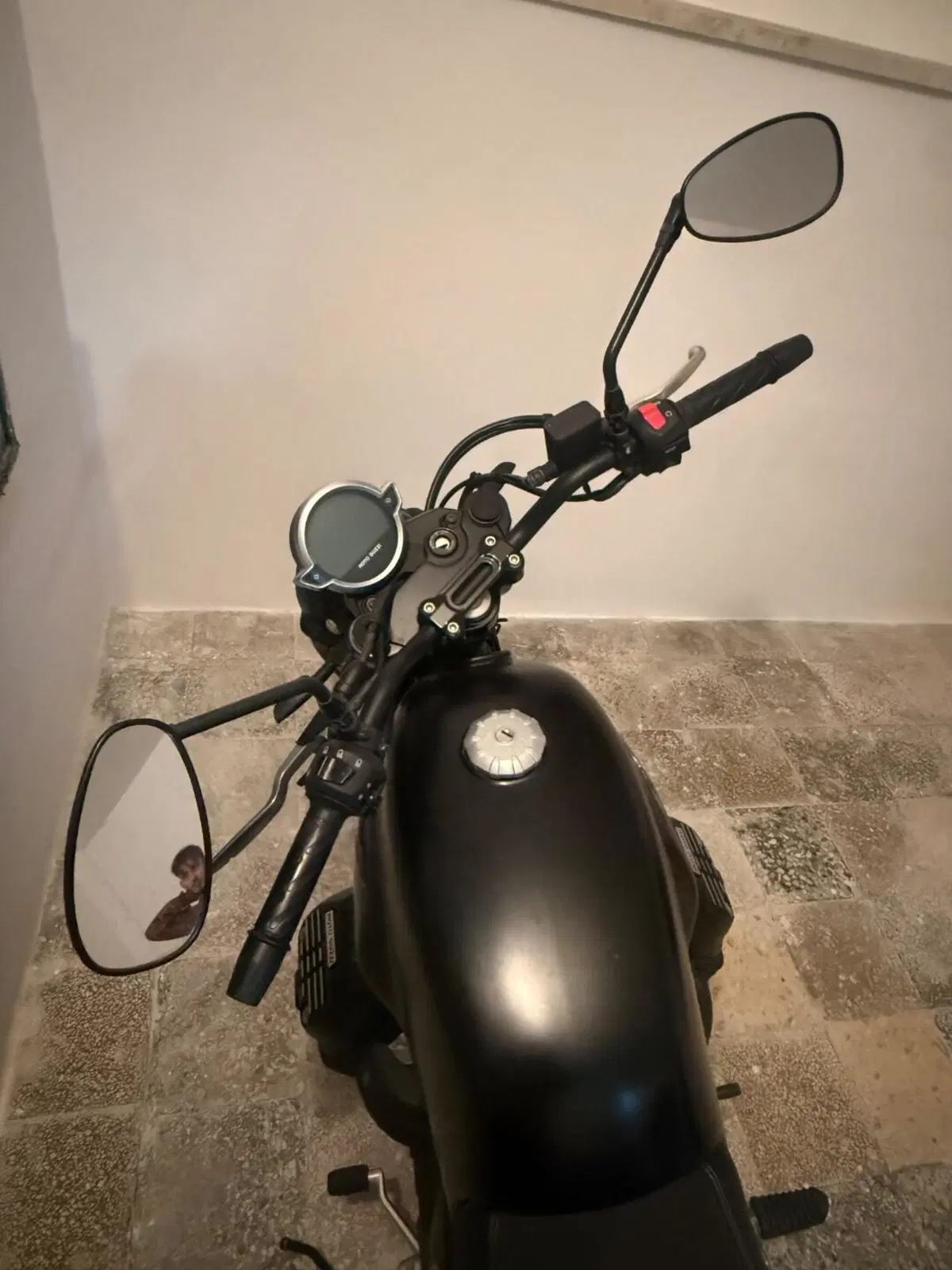 Moto Guzzi V7 Stone (2021 - 24) (5)