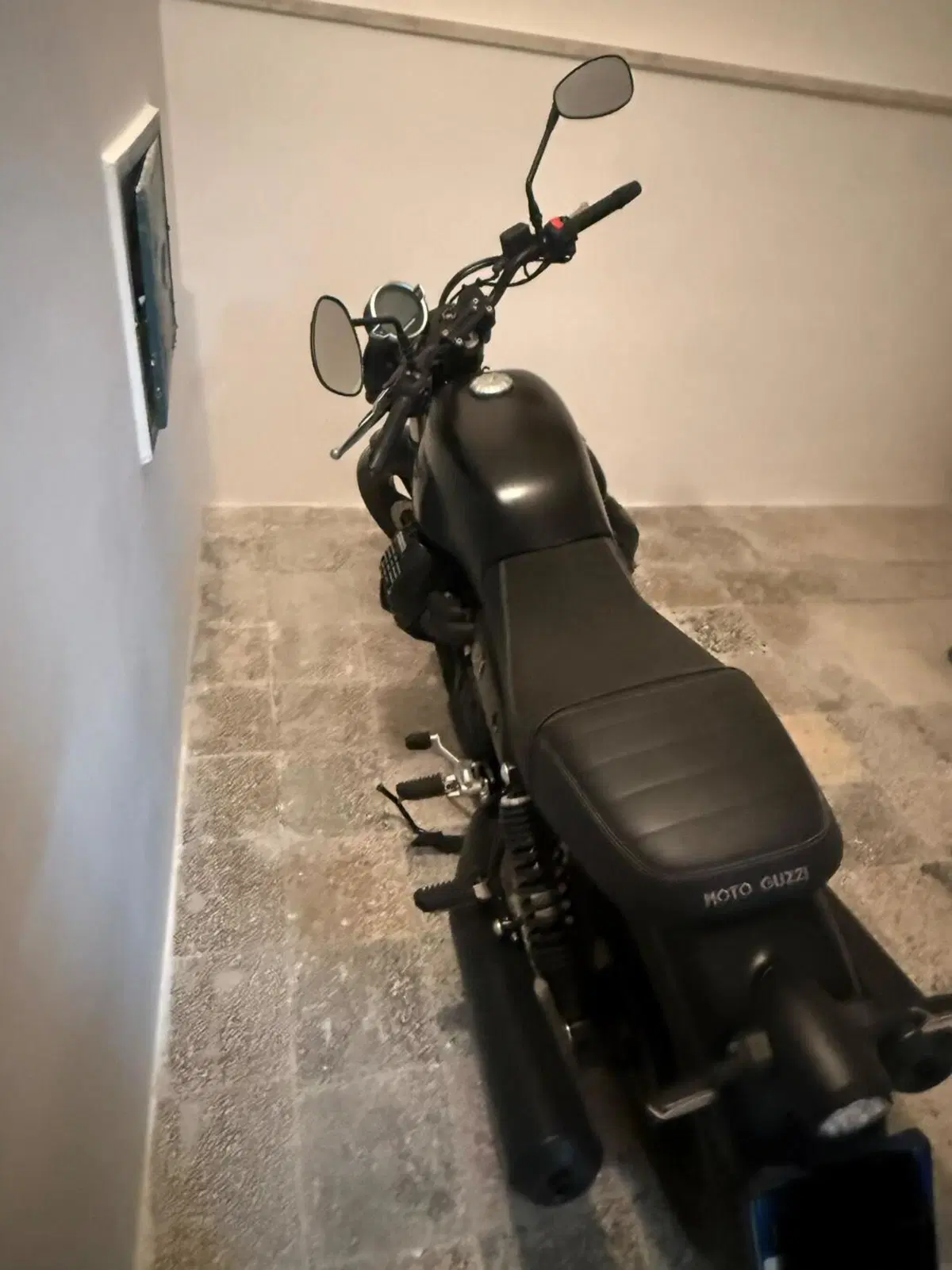 Moto Guzzi V7 Stone (2021 - 24) (6)