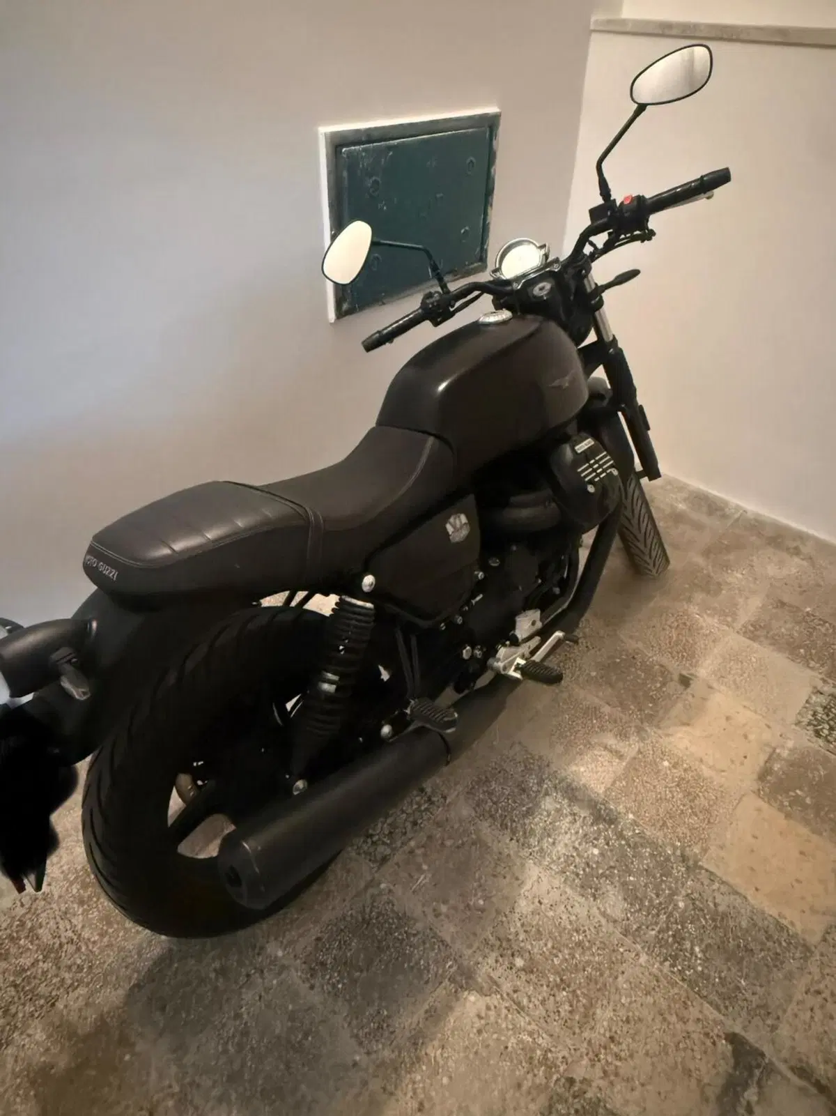 Moto Guzzi V7 Stone (2021 - 24) (7)