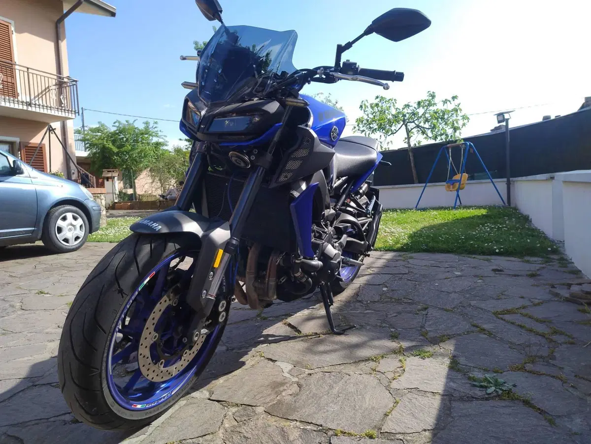 Yamaha MT-09 (2017 - 20) (2)
