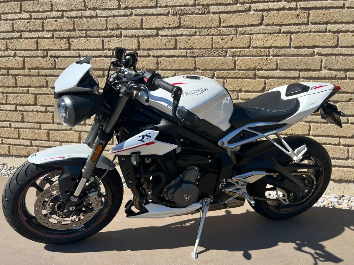 Triumph Street Triple RS (2017 - 19) (4)