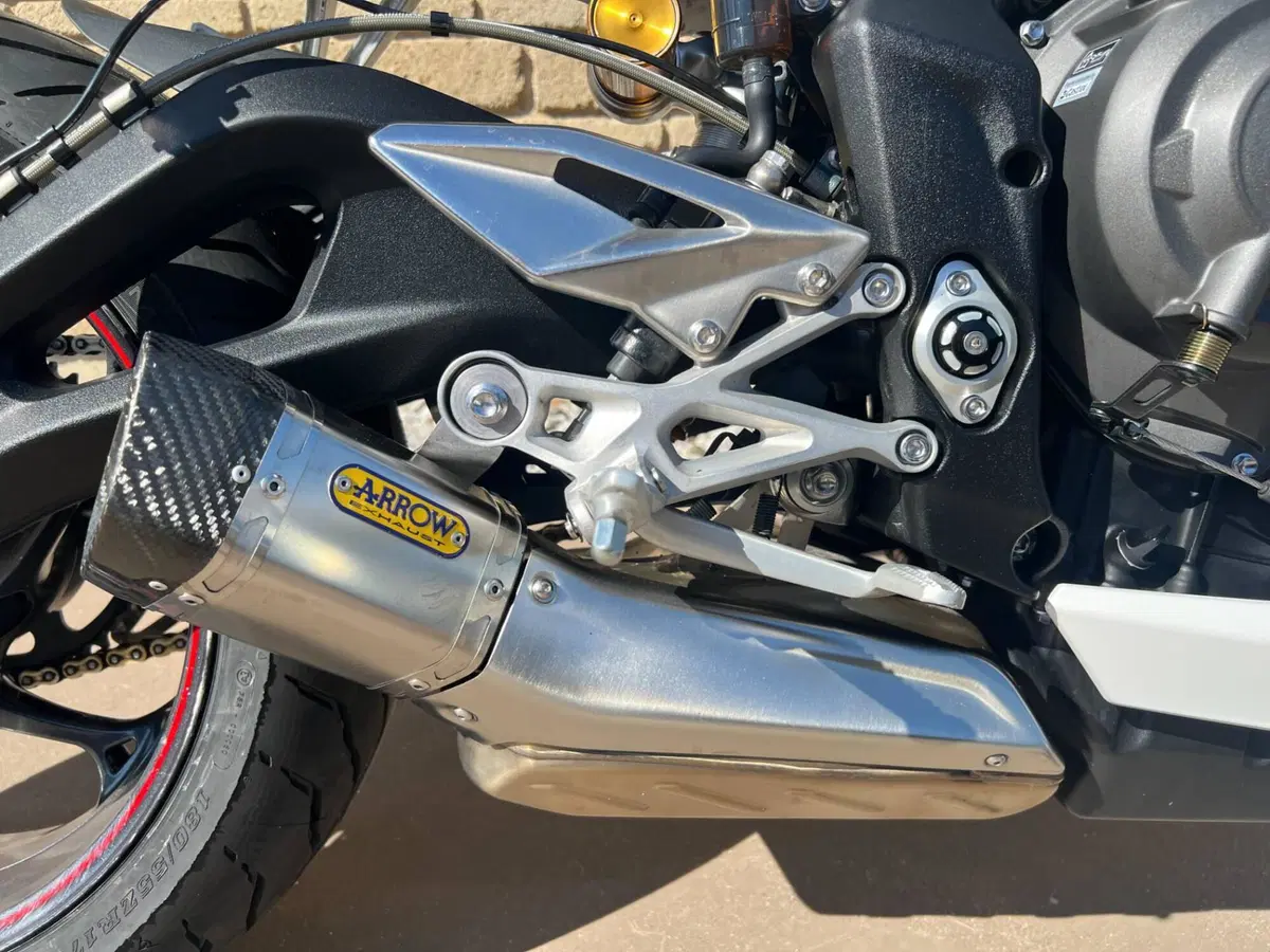Triumph Street Triple RS (2017 - 19) (7)
