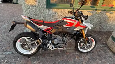 Ducati Hypermotard V2 SP (2026) usata