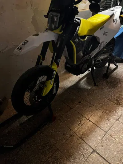 Husqvarna 701 Supermoto (2020) usata