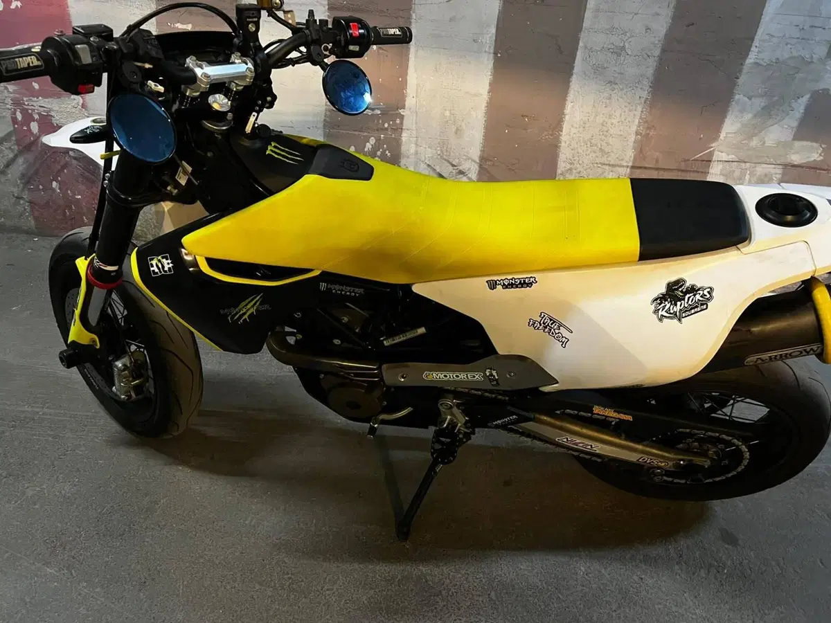 Husqvarna 701 Supermoto (2020) (2)