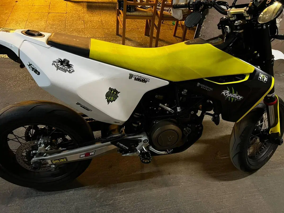 Husqvarna 701 Supermoto (2020) (3)