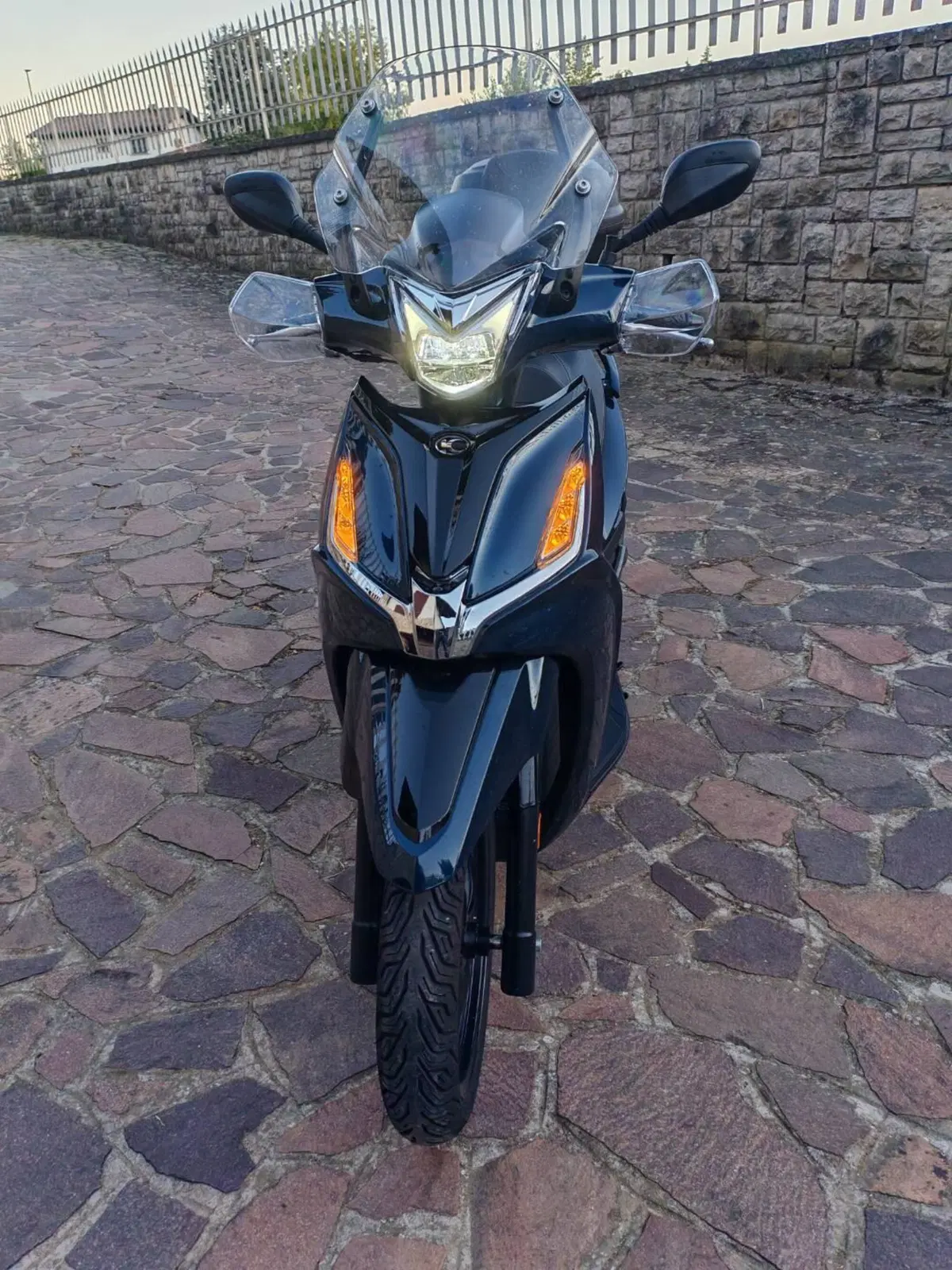 Kymco Agility 300i R16 ABS (2020) (4)