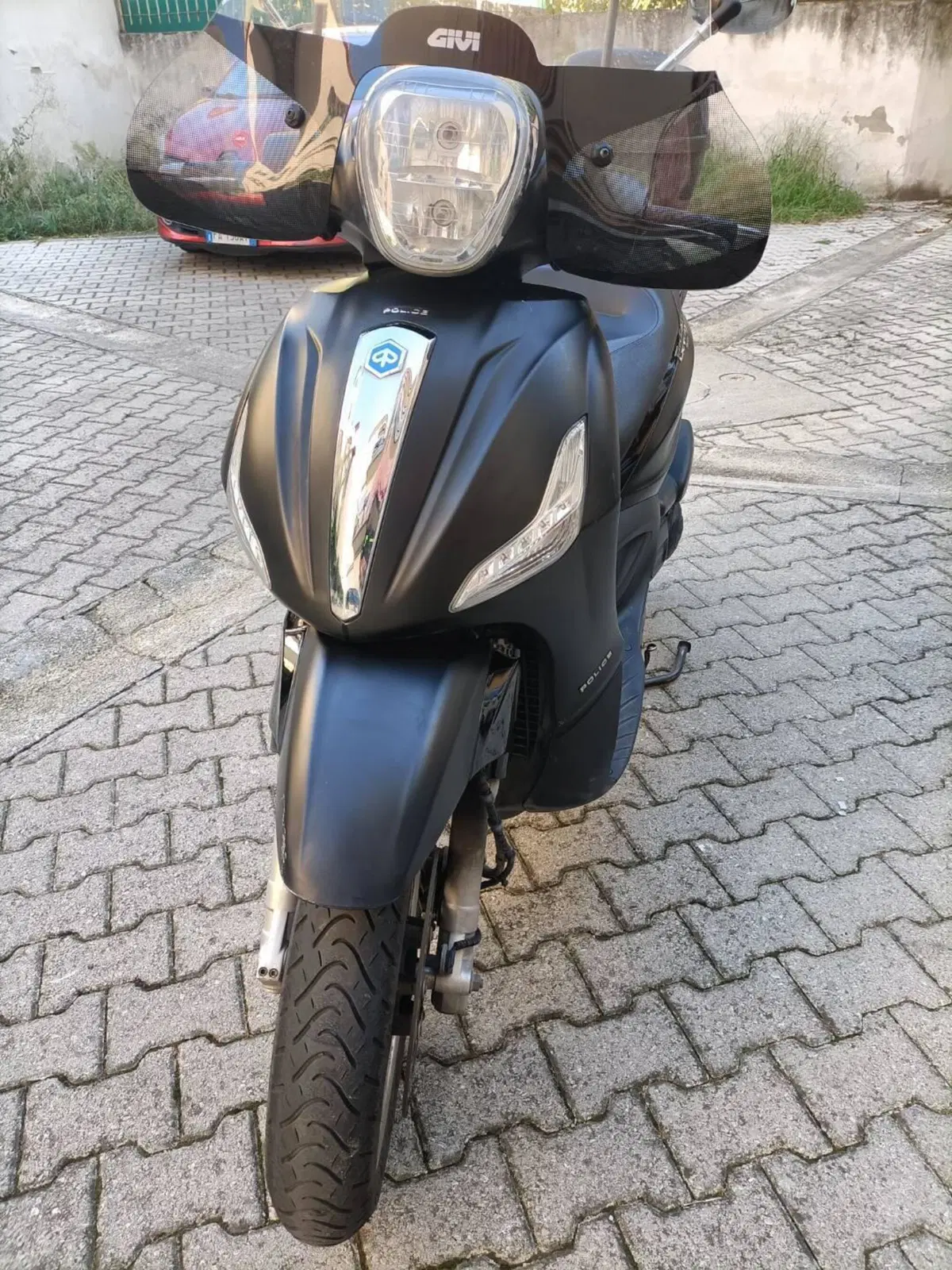 Piaggio Beverly 300 i.e. Police ABS-ASR (2017 - 20) (2)