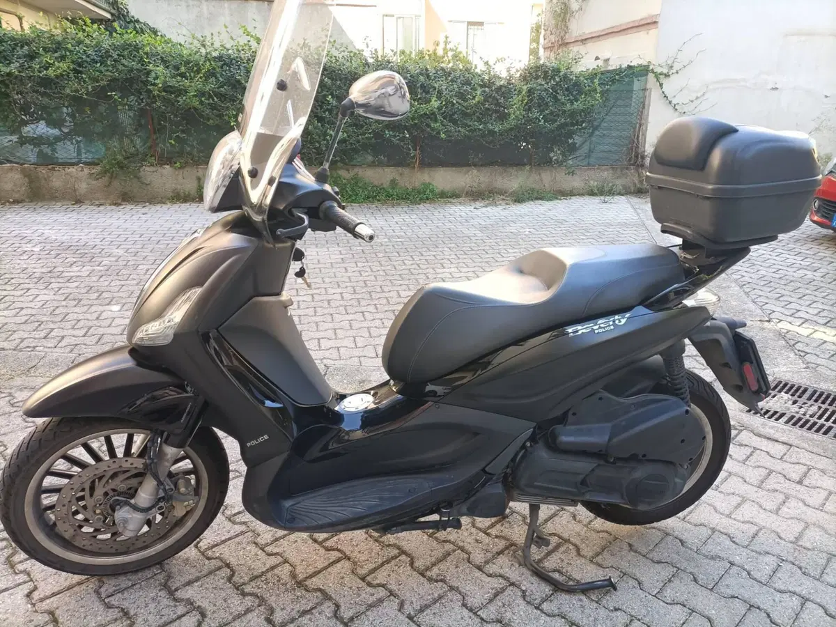 Piaggio Beverly 300 i.e. Police ABS-ASR (2017 - 20) (3)