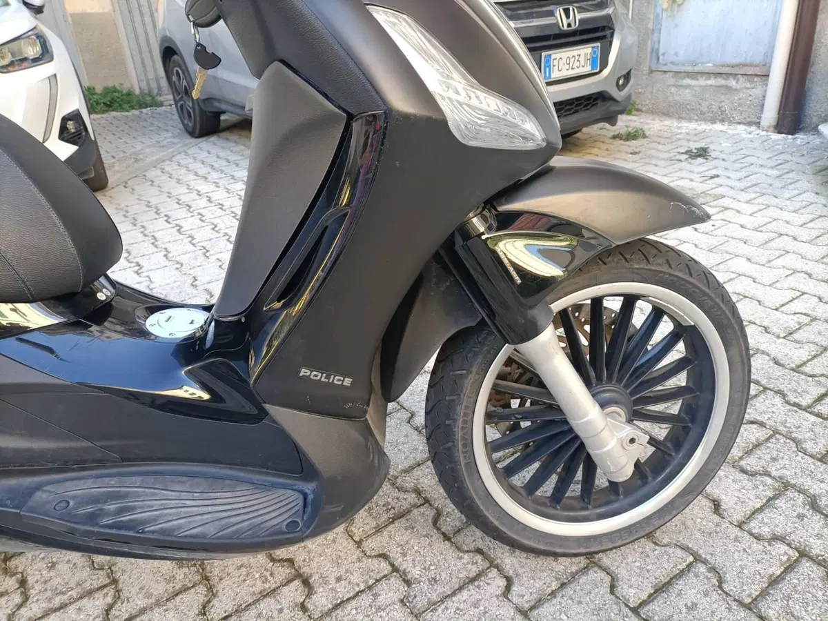 Piaggio Beverly 300 i.e. Police ABS-ASR (2017 - 20) (5)