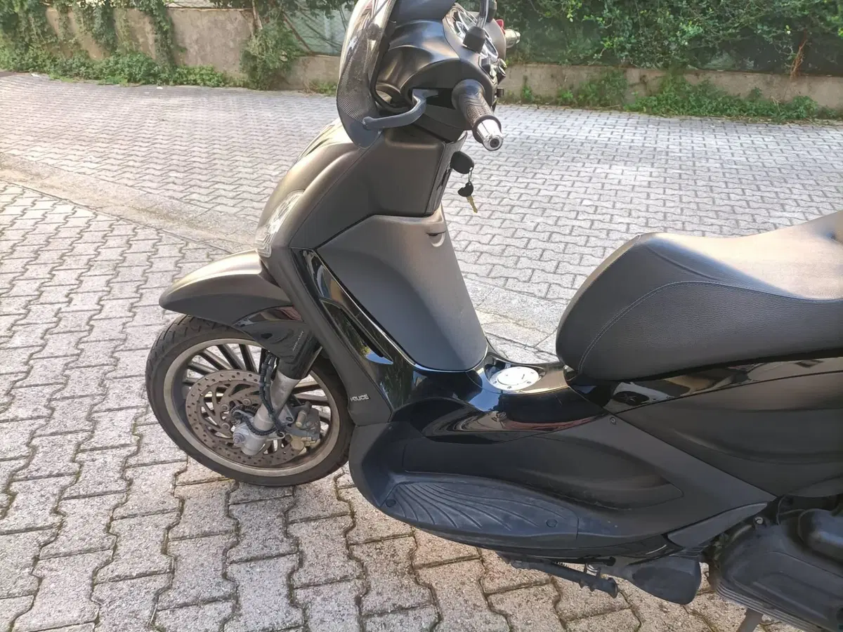 Piaggio Beverly 300 i.e. Police ABS-ASR (2017 - 20) (6)