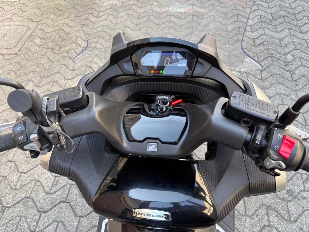 Honda Integra 750 DCT Sport (2017) (4)