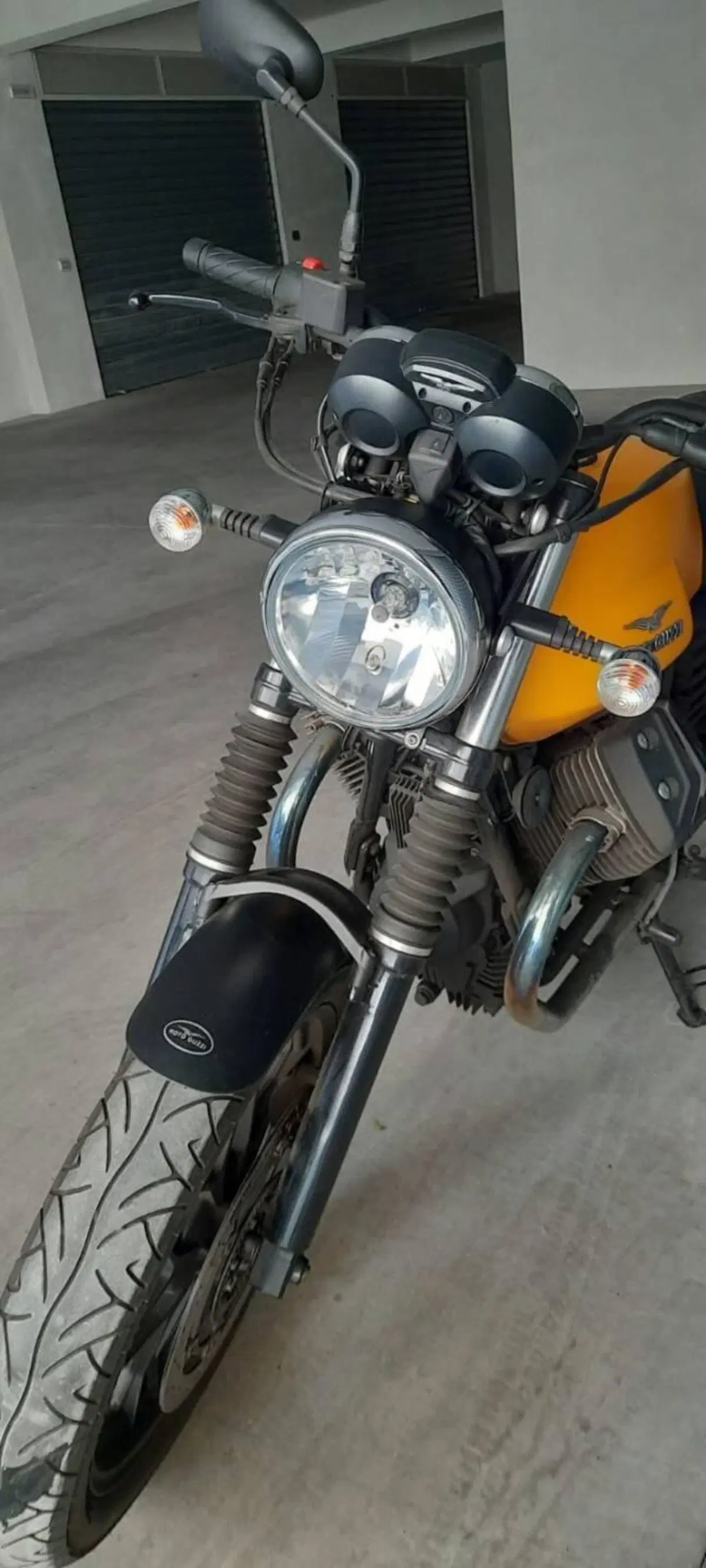 Moto Guzzi V7 II Stone (2015 - 17) (2)