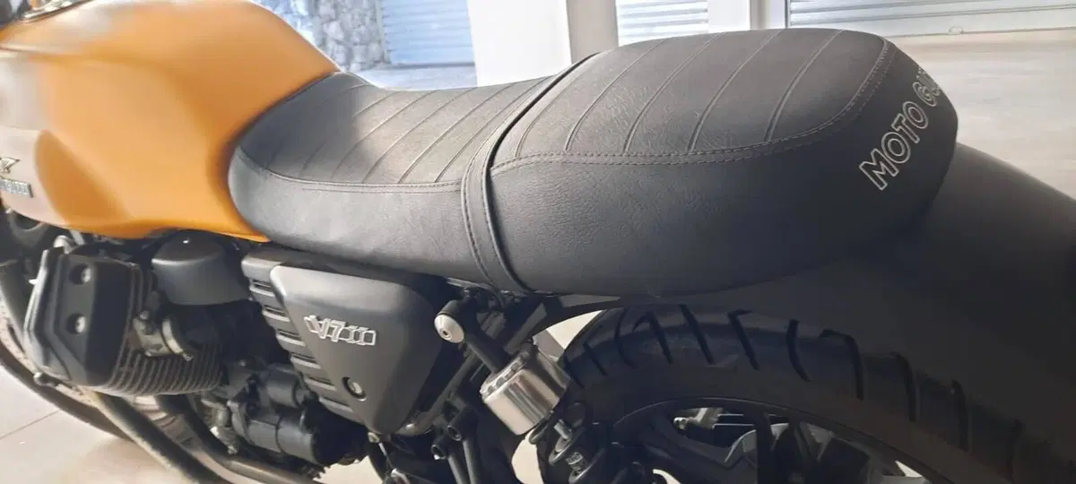 Moto Guzzi V7 II Stone (2015 - 17) (6)