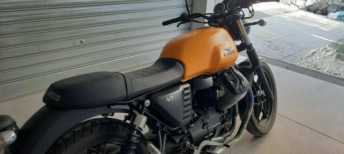 Moto Guzzi V7 II Stone (2015 - 17) (9)