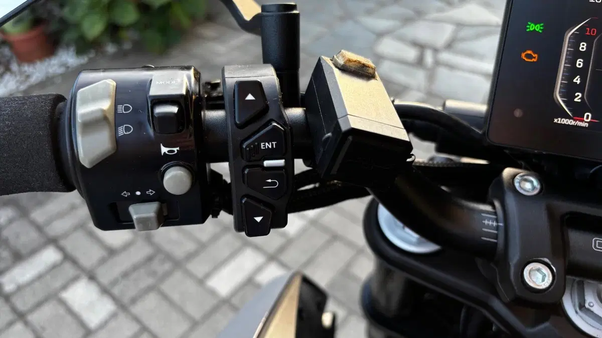 CFMOTO 300NK (2021 - 26) (11)