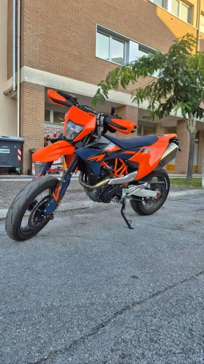 KTM 690 SMC R (2026) usata