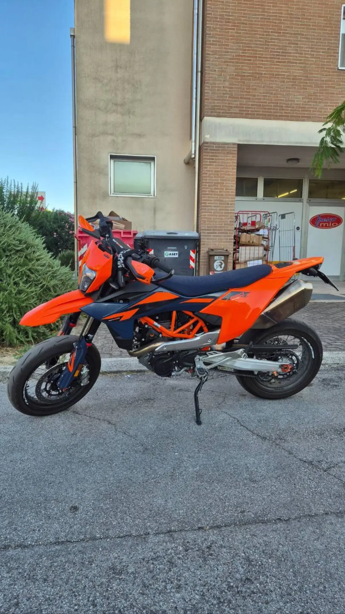 KTM 690 SMC R (2026 - 27) (2)