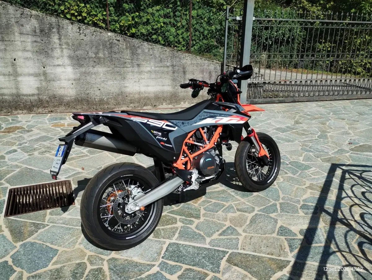 KTM 690 SMC R (2021 - 22)