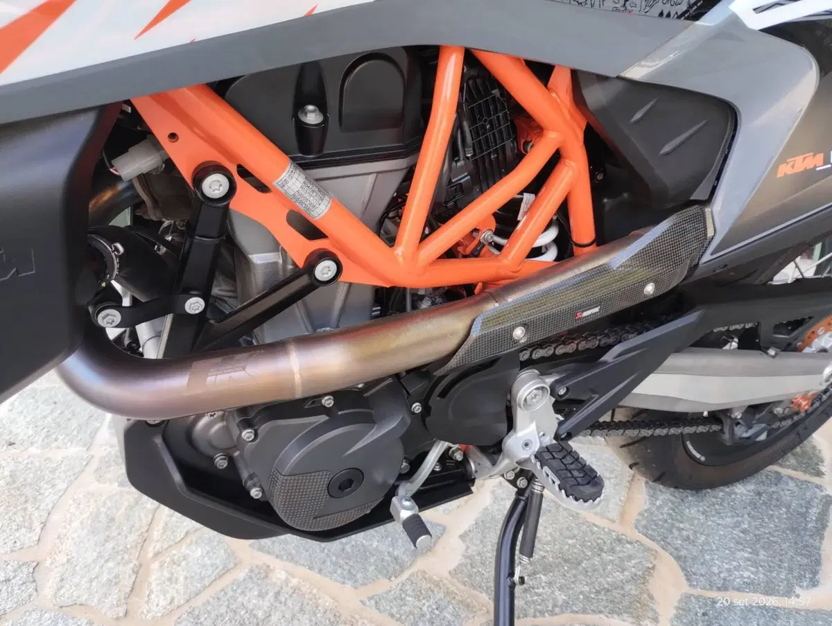 KTM 690 SMC R (2021 - 22) (4)