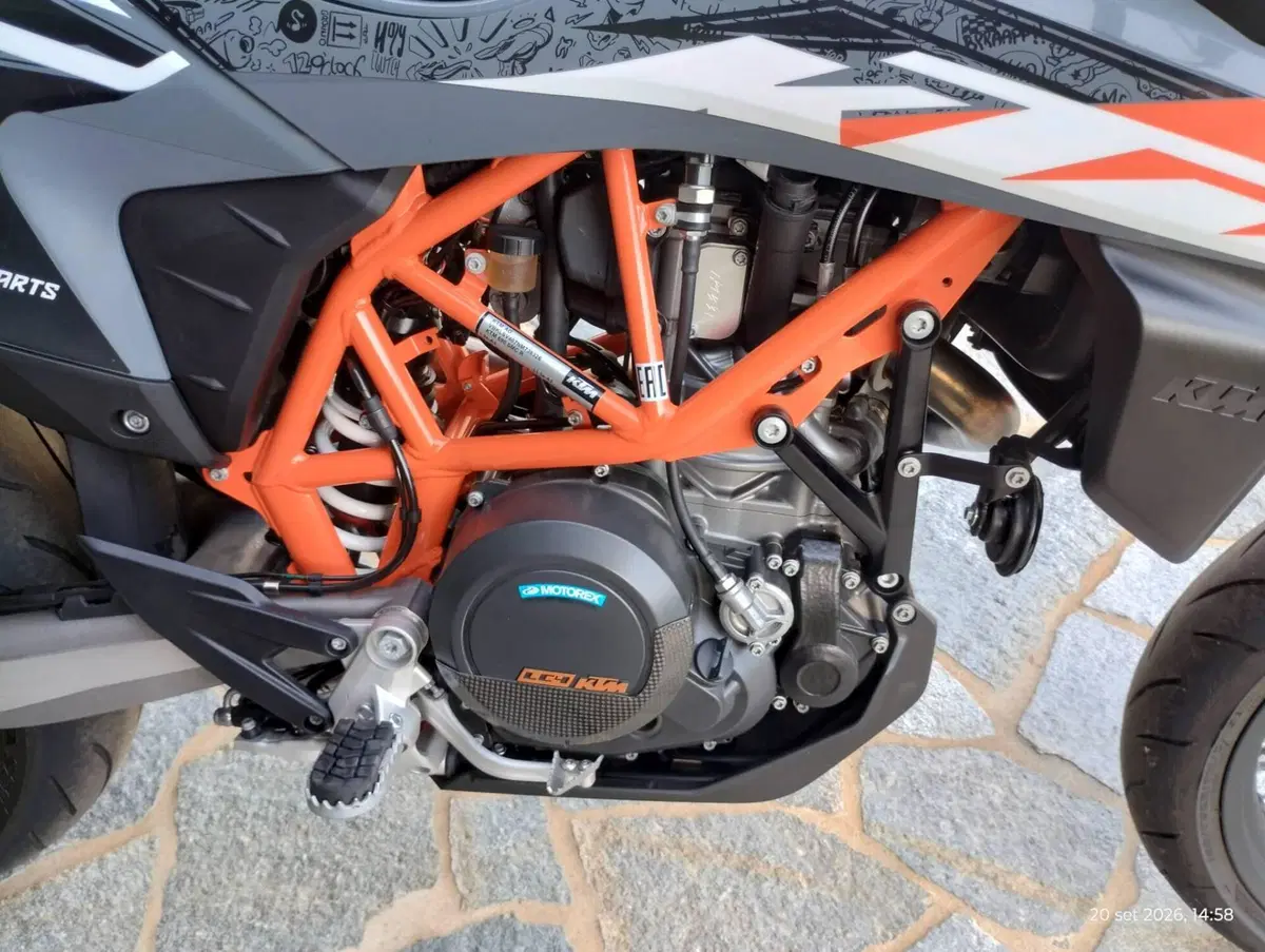 KTM 690 SMC R (2021 - 22) (7)
