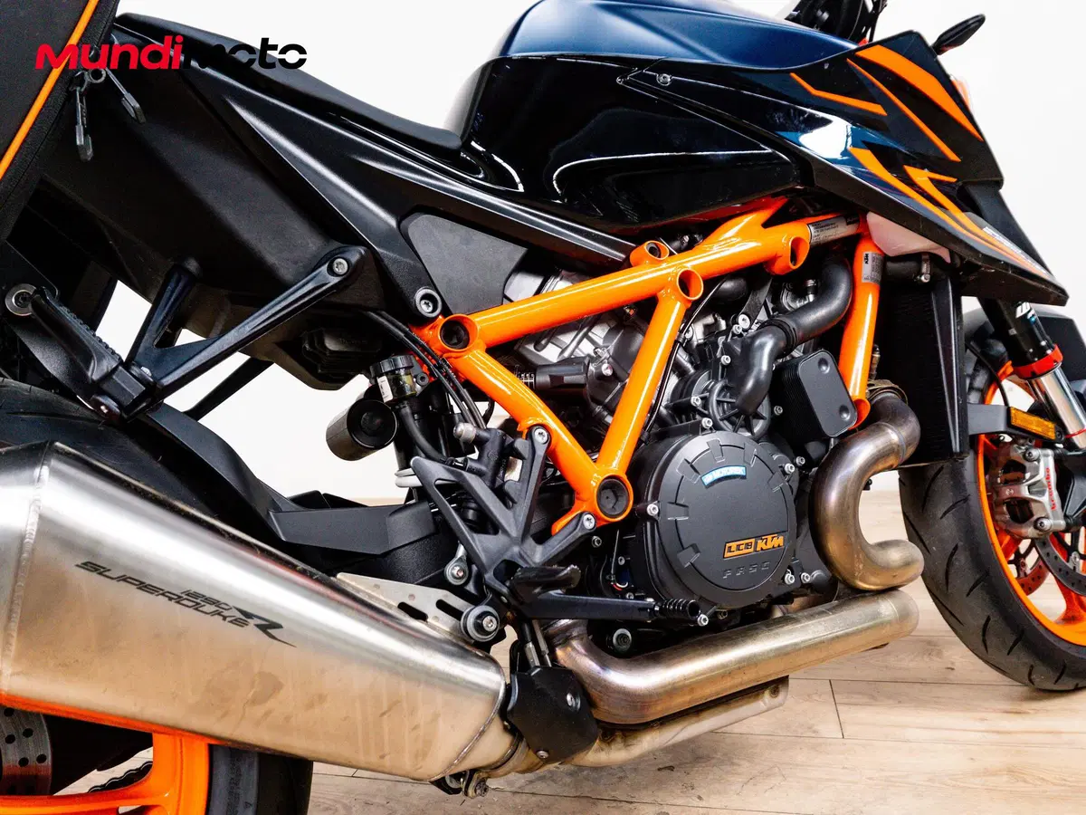 KTM 1290 Super Duke R (2019) (4)